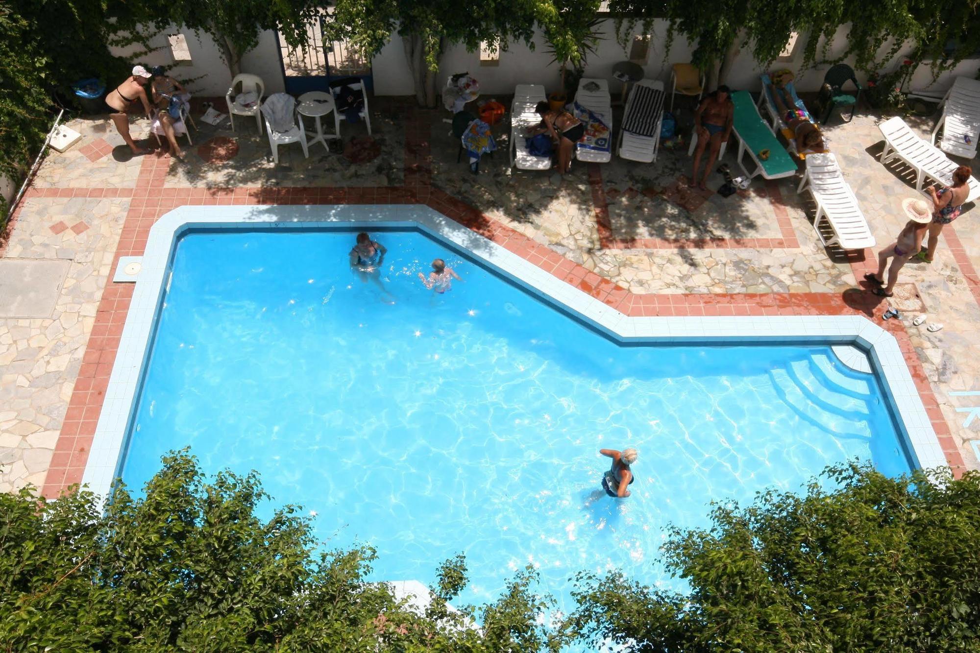 Hotel Iro Hersonissos  Exteriör bild